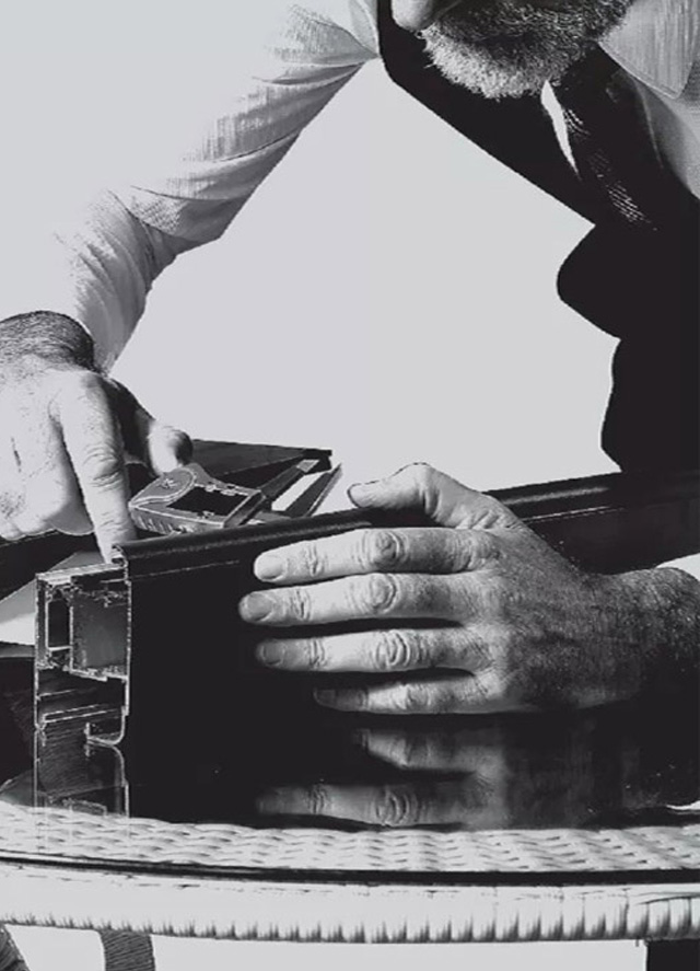 佐際談鋁合金門(mén)窗的五金缺口